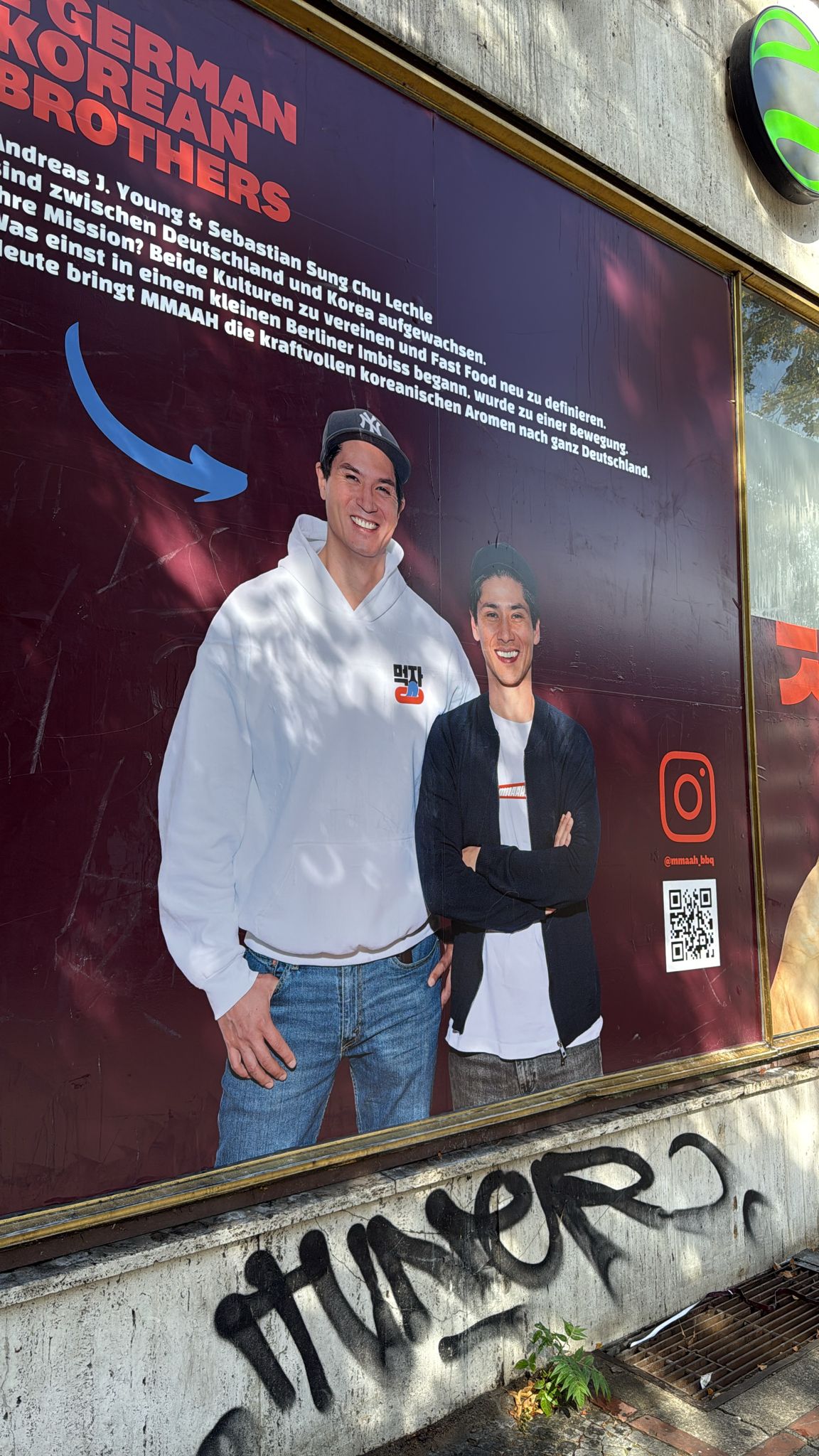 Schaufensterbeklebung — Design & Montage